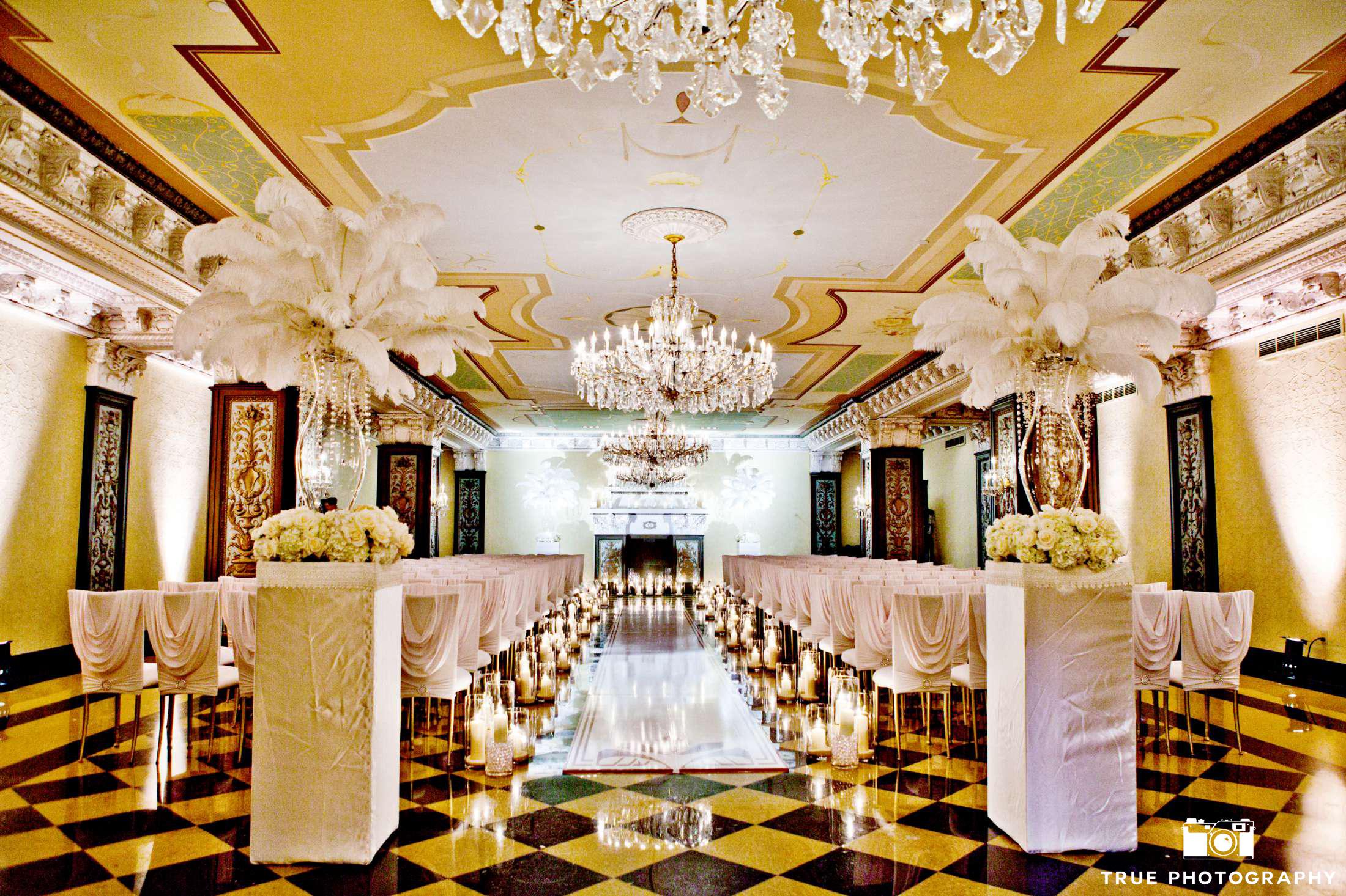 Eco-chic Glam Gold New Year's Wedding - Ecopartytime (Photo Credits: True Photography)