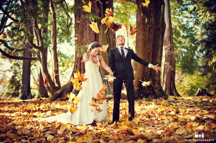 Fall wedding, fall wedding photo ideas, fall wedding photo shoot with leaves